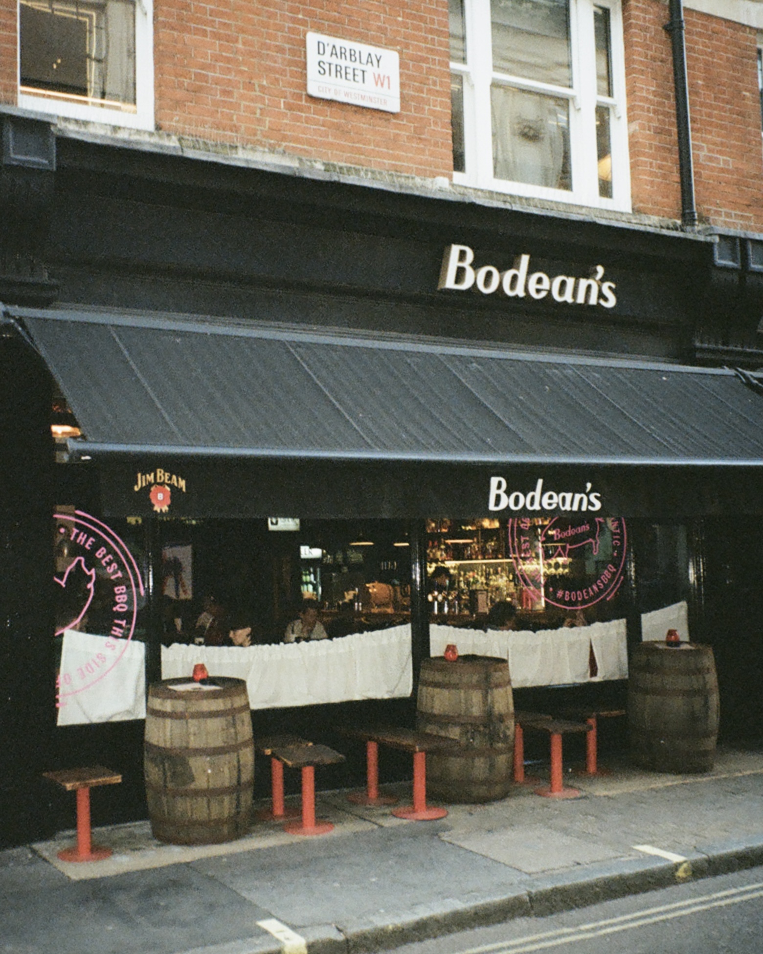 Bodeans Soho from the outside